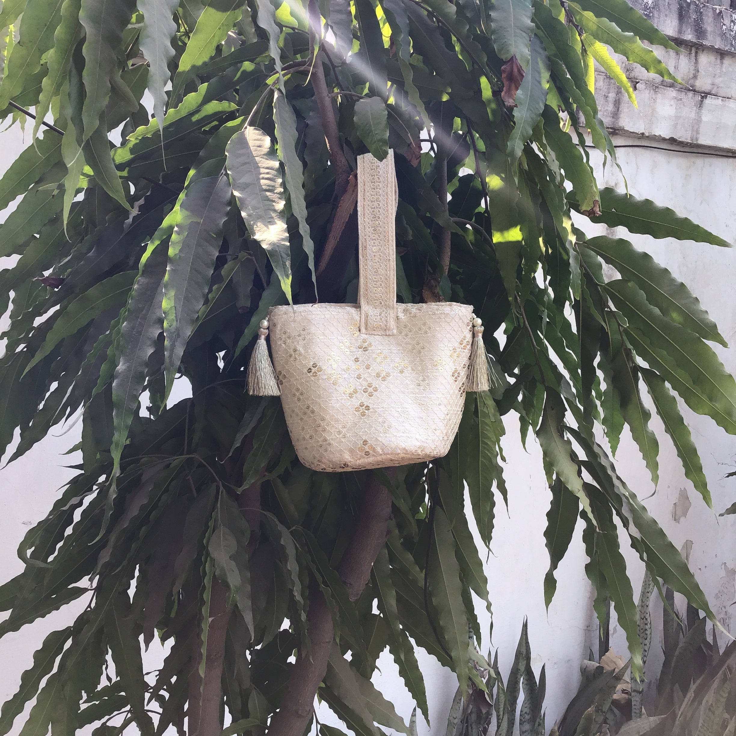 Ivory Pearl Elegance Potli