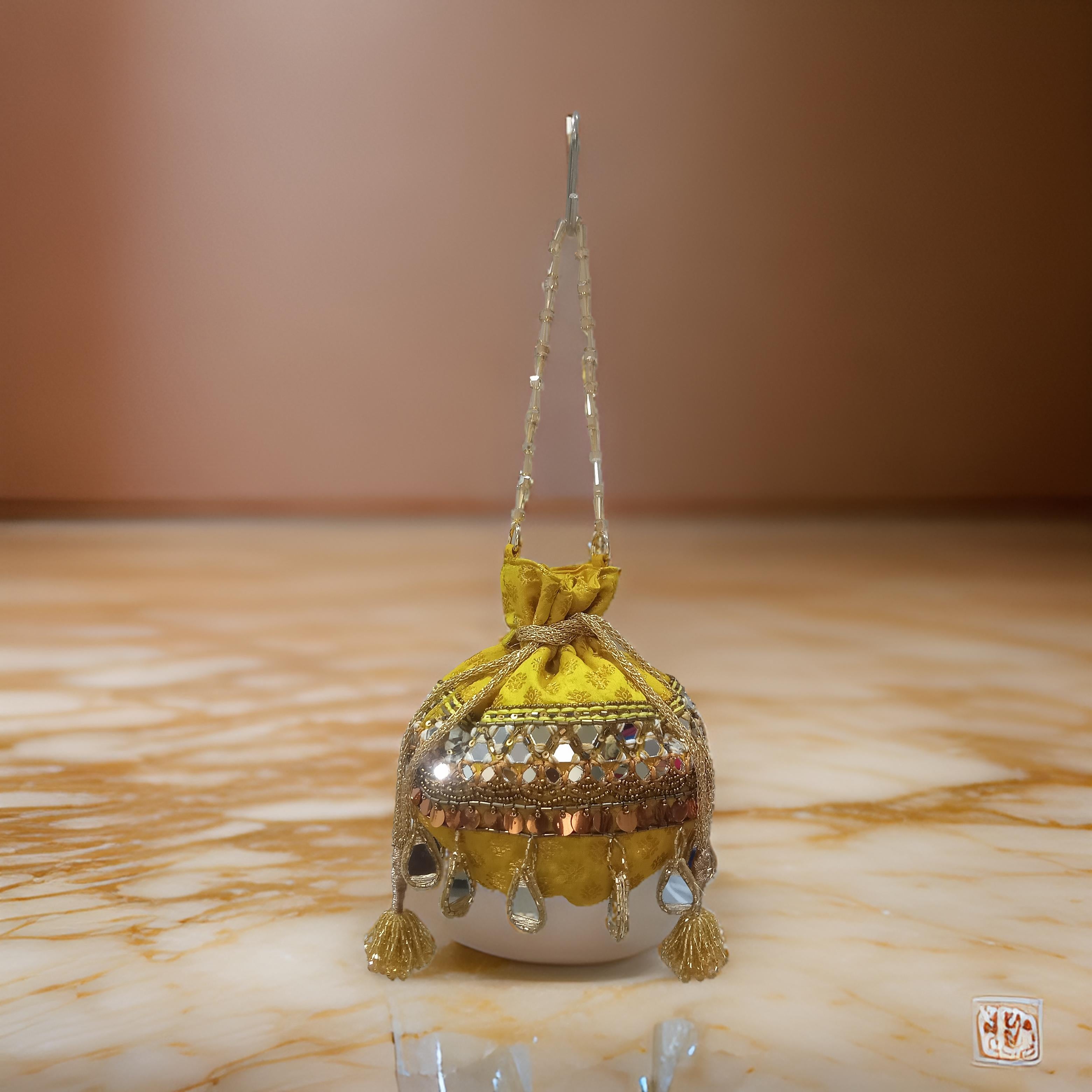 Noor-E-Nazakat Potli