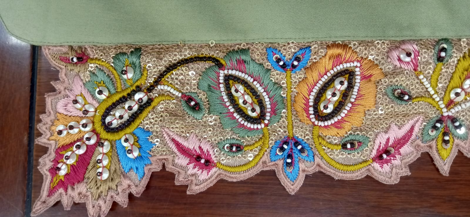 Sage Embroidered Collar Set