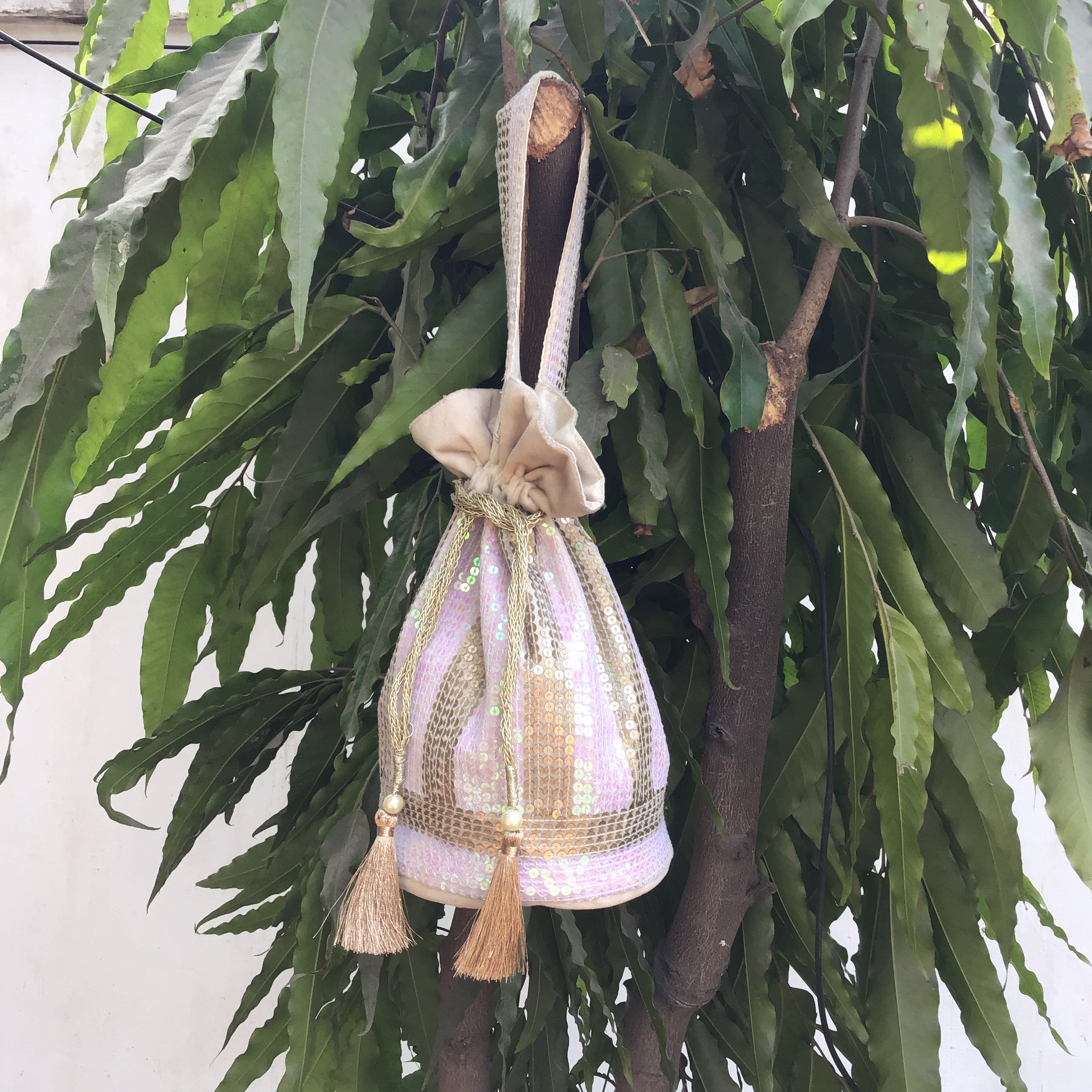 Pearl Shimmer Potli